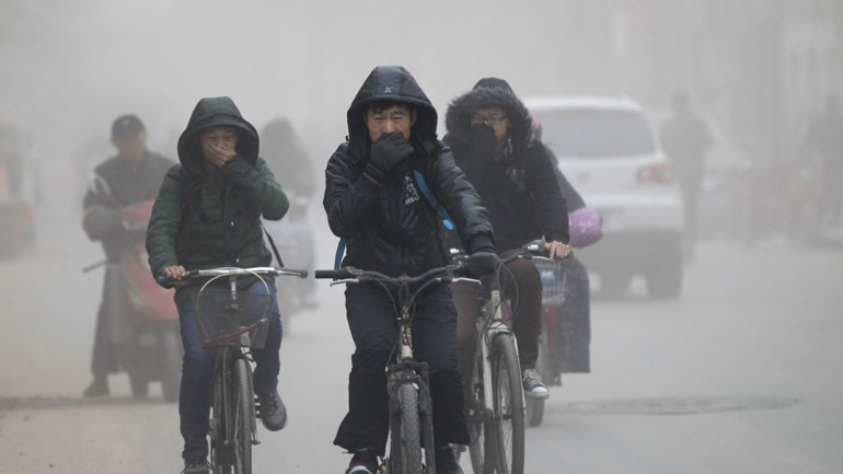 Η ρύπανση της ατμόσφαιρας ευθύνεται για πολλές ασθένειες Η ρύπανση της ατμόσφαιρας ευθύνεται για πολλές ασθένειες